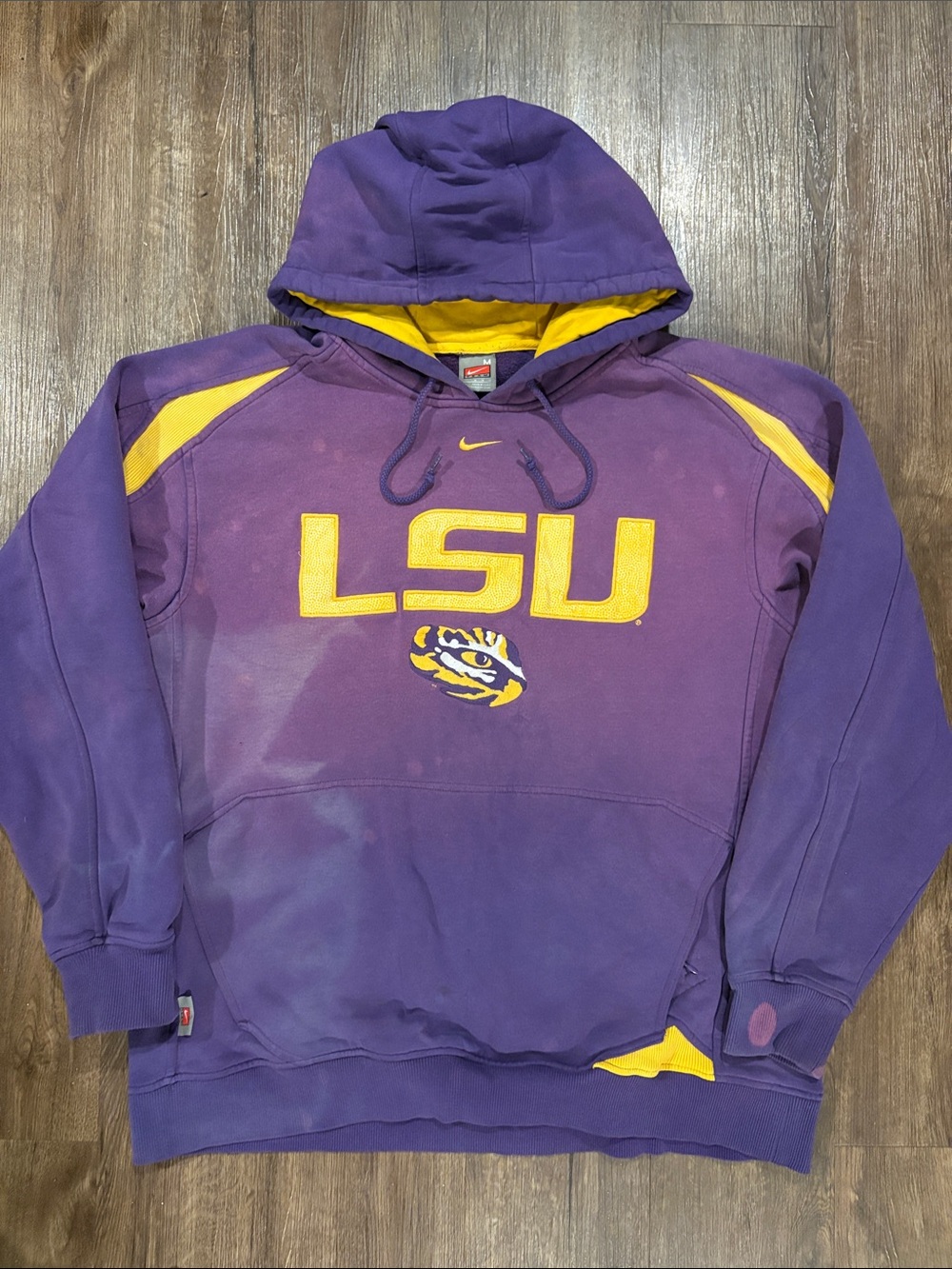 Vintage Nike, LSU Tigers men’s medium hoodie trashed
